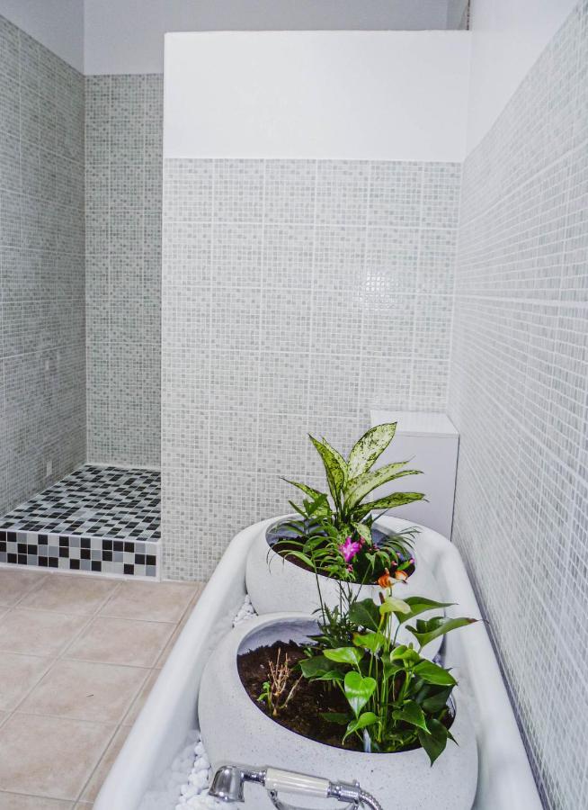 Saint-Hilaire-du-Bois  La Laujere Ivie - Gite & Piscine Privative מראה חיצוני תמונה