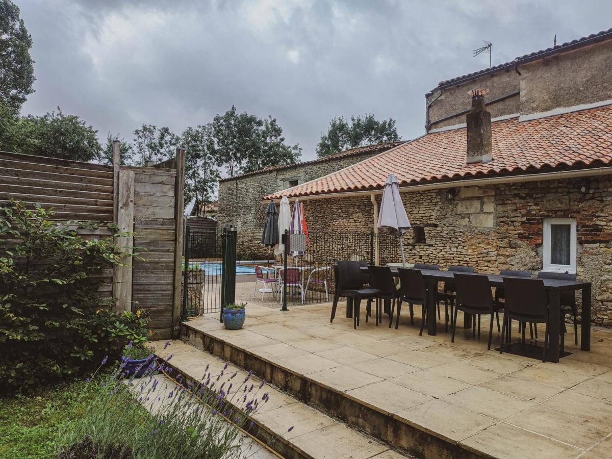 Saint-Hilaire-du-Bois  La Laujere Ivie - Gite & Piscine Privative מראה חיצוני תמונה